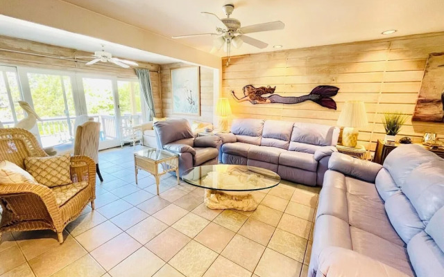 SEA Strand Court 3 #22