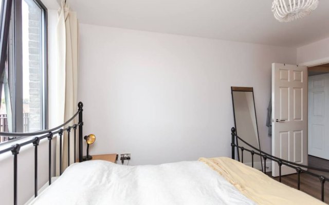 Serene 1 Bedroom Flat in Clapton With Balcony