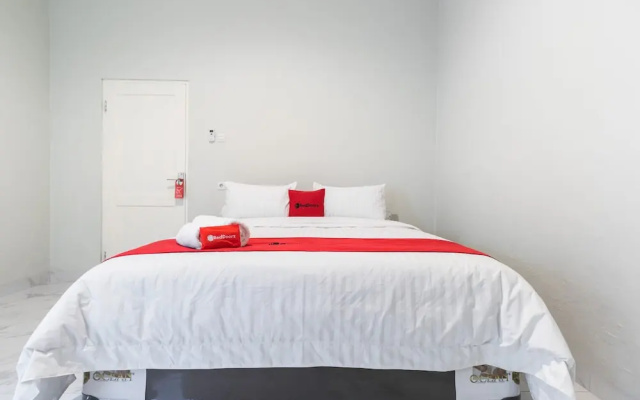 RedDoorz Plus near RS USU Medan 2