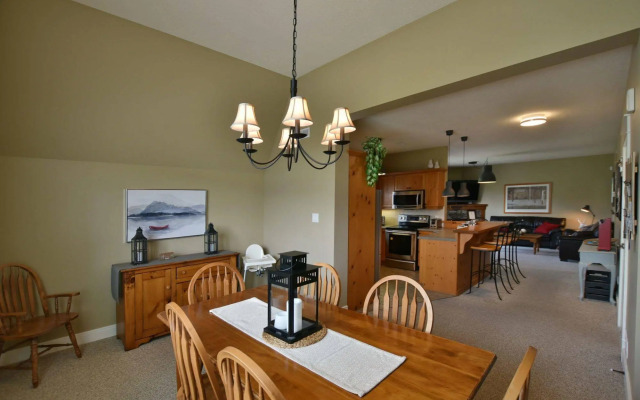 The Lodges at Blue Mountain - Historic Snowbridge Condos