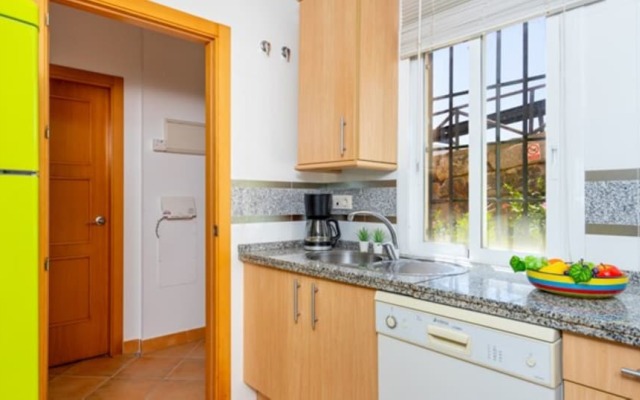 Apartment - 3 Bedrooms with Pool and WiFi - 107926