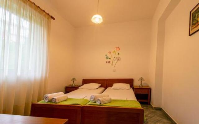 Iris Apartments