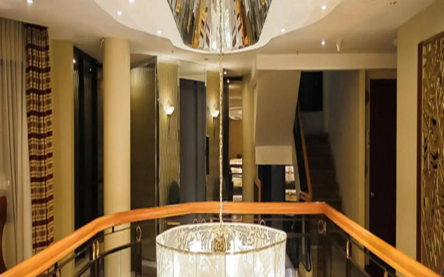 Royal Garden Hotel