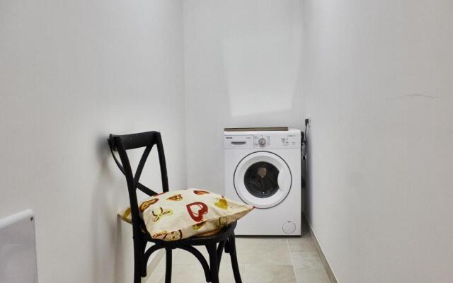 Equorum Prospectus 1 - OSTUNI CENTRO - Guest House
