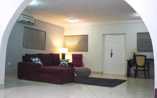 Earl Heights Suites Hotel