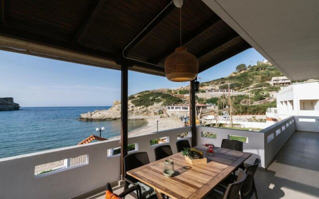Beach front apartment with swimming pool