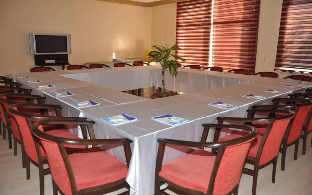 First Class Hotel