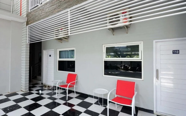 RedDoorz near Solo Square 3