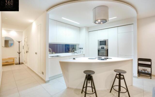 Green Oasis: Home with Breathtaking View w/parking by 360 Estates