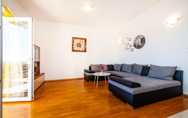Stunning Home in Maslenica With Wifi and 3 Bedrooms