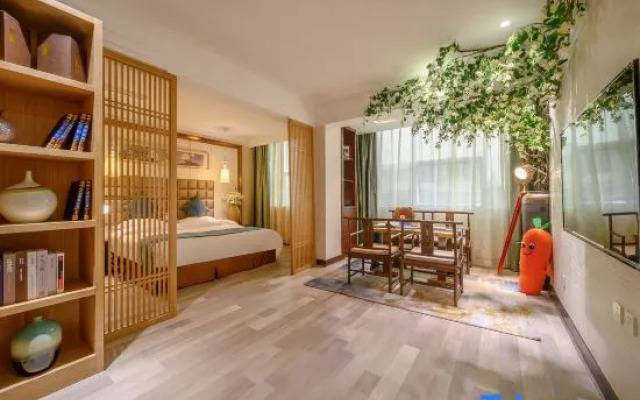 Holiday Inn (Fuyang Yingzhou District City Normal College)