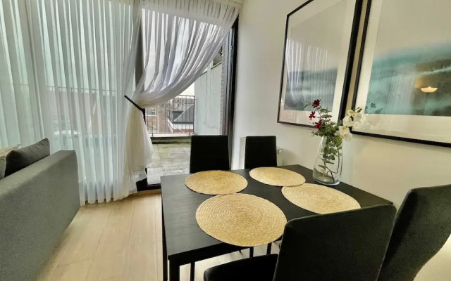 Modern 1BR Near Diamond District by Oneluxstay