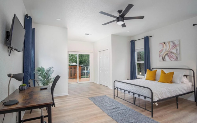 Vibrant 4br/3ba Oasis Near Happy Downtown!