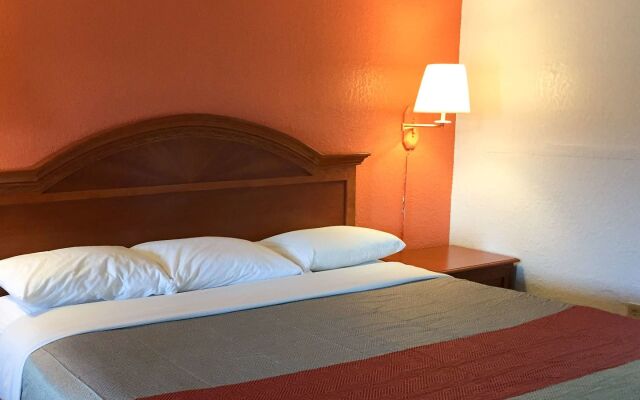 Motel 6 Montgomery, AL - Coliseum