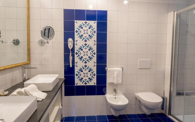 Cristina Hotel