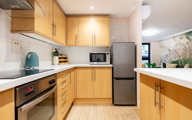 Spacious 2BR House by Madame Tussauds