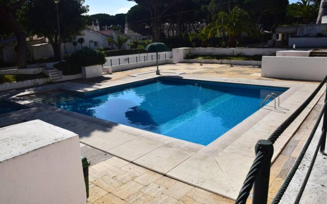 Apartment with One Bedroom in Albufeira, with Shared Pool, Terrace And Wifi - 4 Km From the Beach