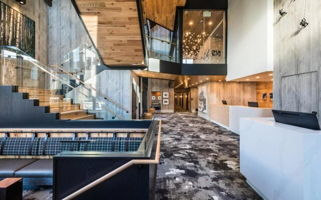 Peaks Hotel and Suites