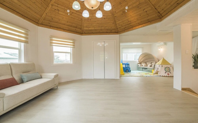 Road 26 Pool Villa