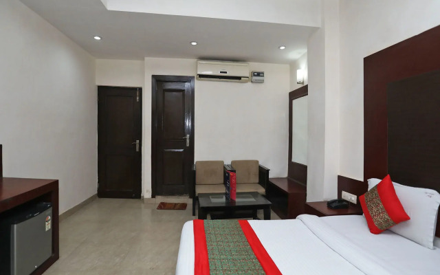 OYO 512 Hotel Aman Inn