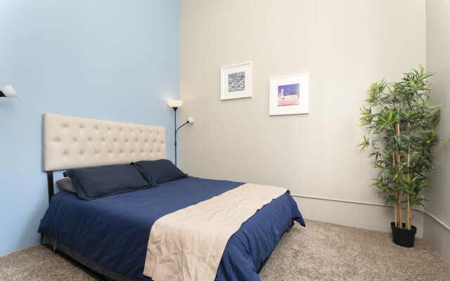 One Bed Loft Apartment with great wifi!