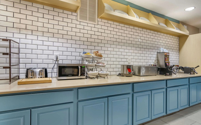 Country Inn & Suites by Radisson, Columbia, MO