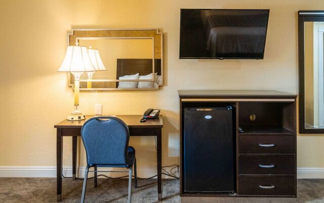 Rodeway Inn & Suites Colton - Riverside