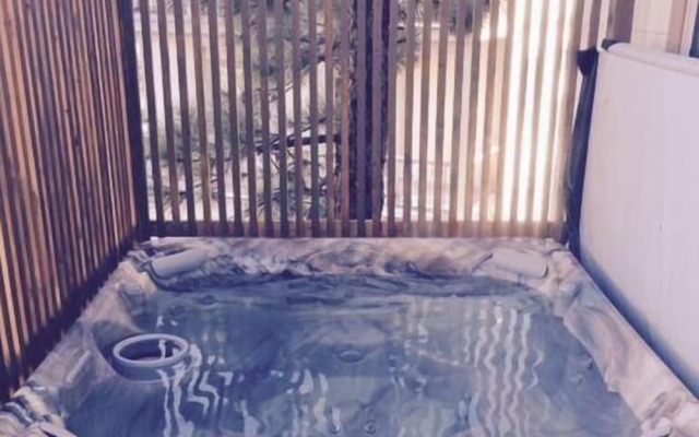 No 19 Luxury Village Retreat