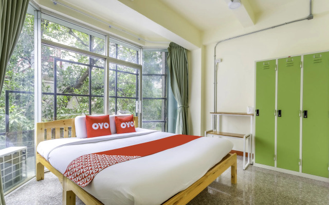 OYO 928 Leaf Hostel