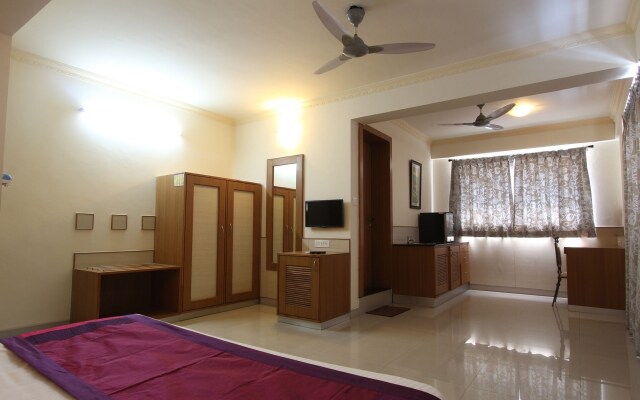 OYO Flagship 8252 Aayush Corporate Stays