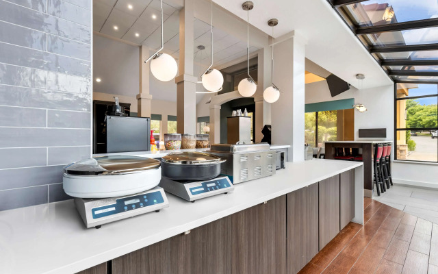 Best Western Plus Parkway Inn