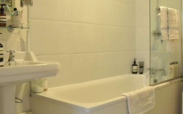 2 Bedroom Apartment With Garden in Hackney