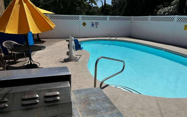 Super 8 by Wyndham Red Bluff