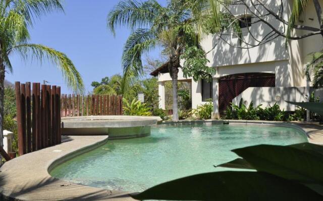 Tropical Gardens - Suites and Apartments
