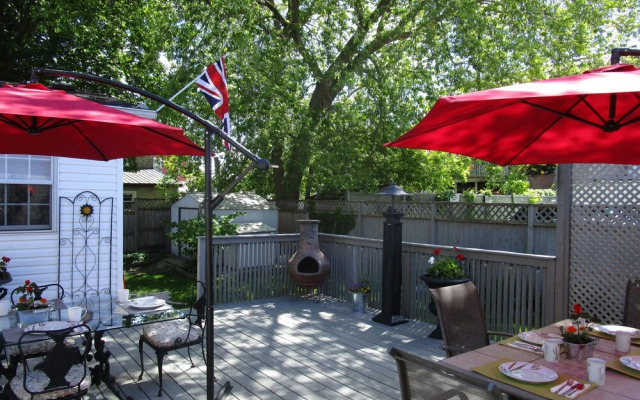 Sir Isaac Brock B&B Luxury Suites