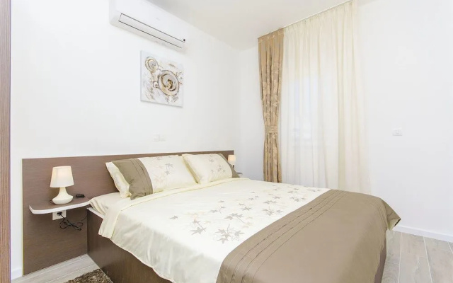 Apartments Villa V