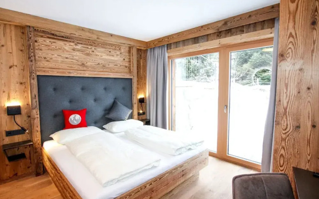 Luxury Chalet Pinzgauer Almhutte in Konigsleiten
