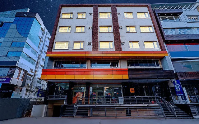 Fabhotel Rove Inn & Suites
