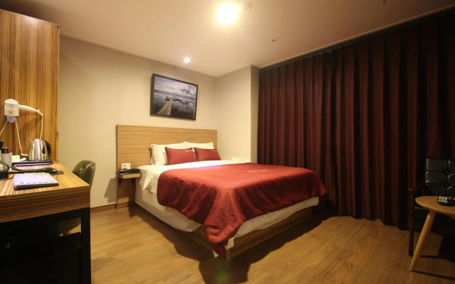 Hotel The May