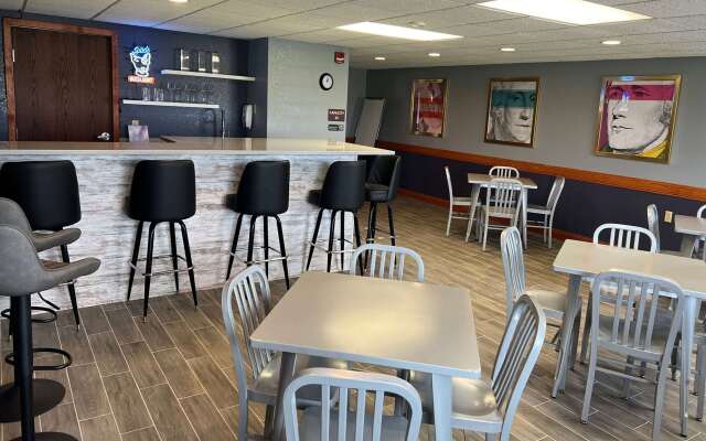 AmericInn by Wyndham Manitowoc