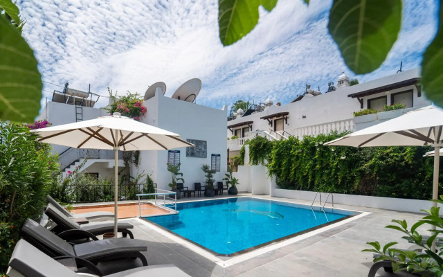 Manuela Hotel