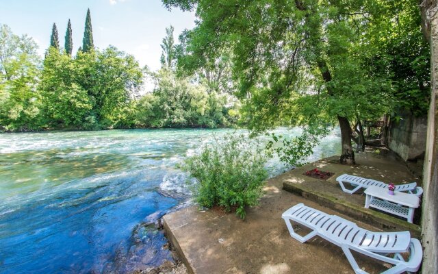 Cottage with Private River Beach