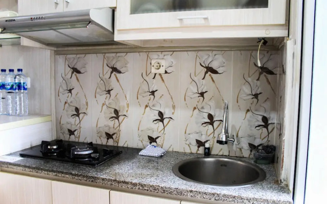 Fully Furnished And Cozy Design 1br Green Pramuka Apartment