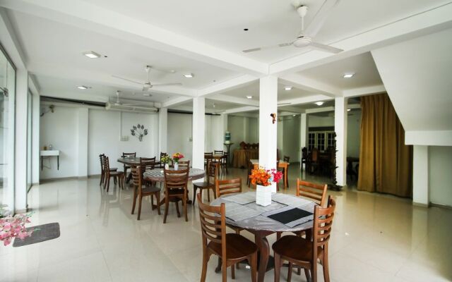 OYO 347 Hotel Empryean