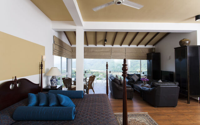 The Albatross, Kandy