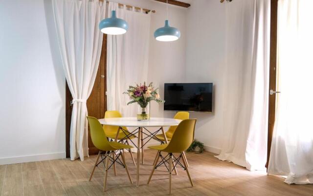 LA MOMA Apartments & Room