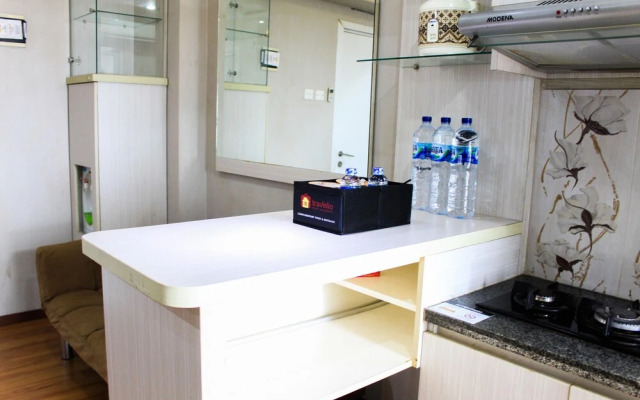 Fully Furnished And Cozy Design 1br Green Pramuka Apartment