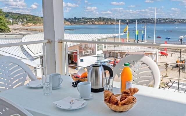 Flat by Pointe St-mathieu