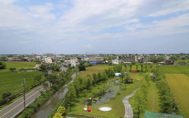 Qian Qian Riverside B&B