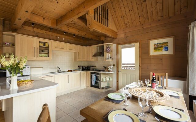 Cozy Holiday Home in Little Petherick Near Beaches